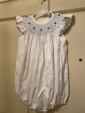 EUC Stitchy Fish Smocked Bubble 2T